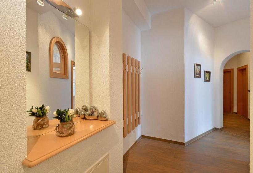 Отель Appartement Kostenzer