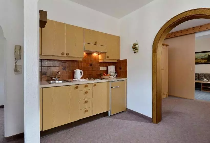 ホテル Appartement Kostenzer