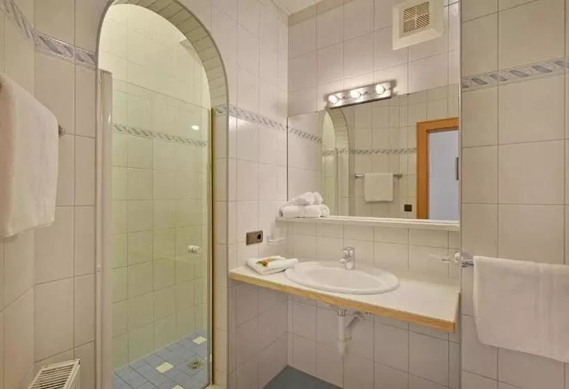 ホテル Appartement Kostenzer
