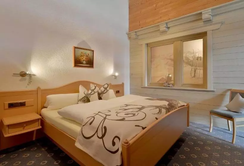 ホテル Appartement Kostenzer