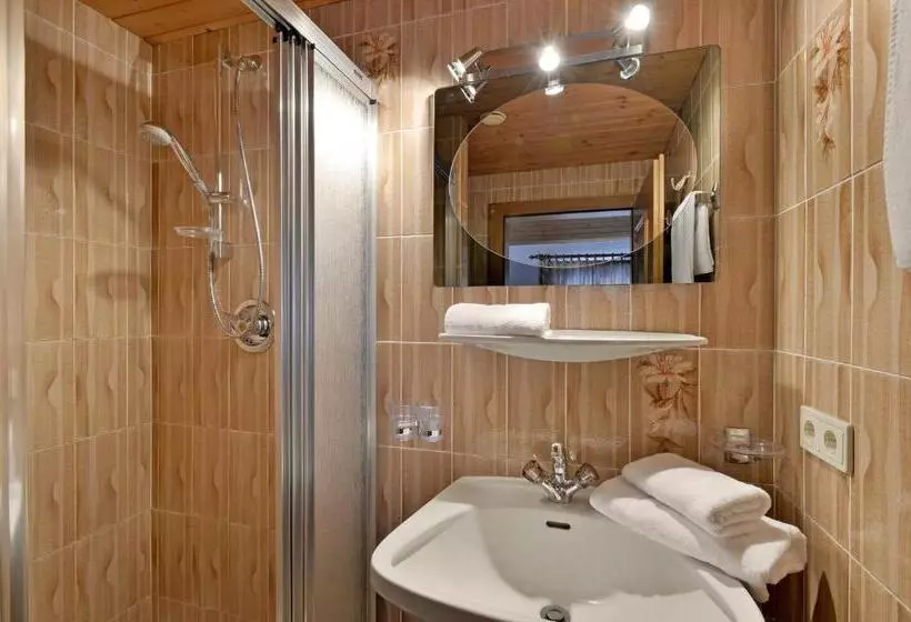 ホテル Appartement Kostenzer
