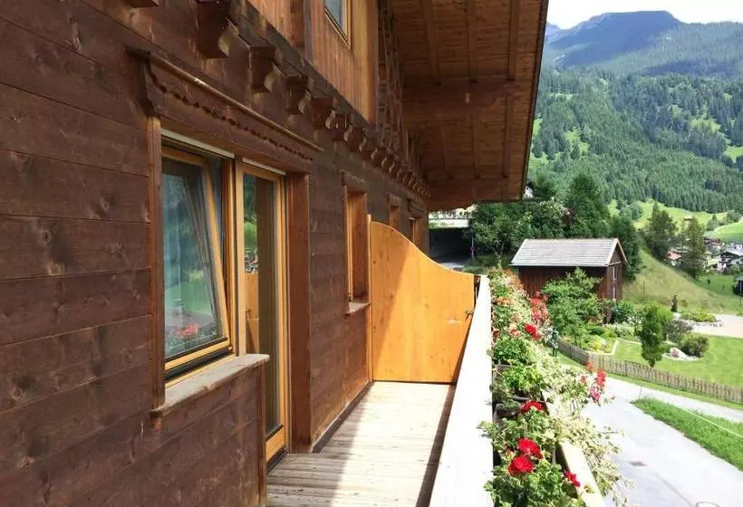 هتل Appartementhaus Untere Tanne