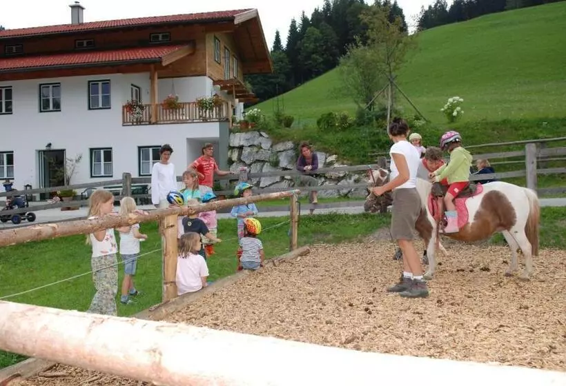 ホテル Biobauernhof Windbachgut