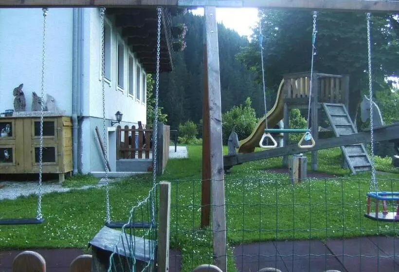 ホテル Biobauernhof Windbachgut