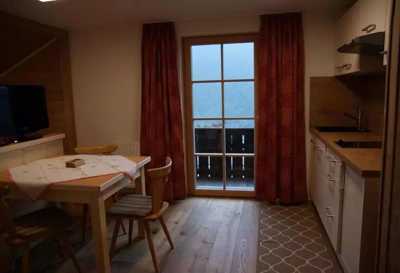 Hotelli Gästehaus Obererlacher