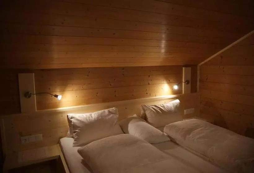 Hotelli Gästehaus Obererlacher