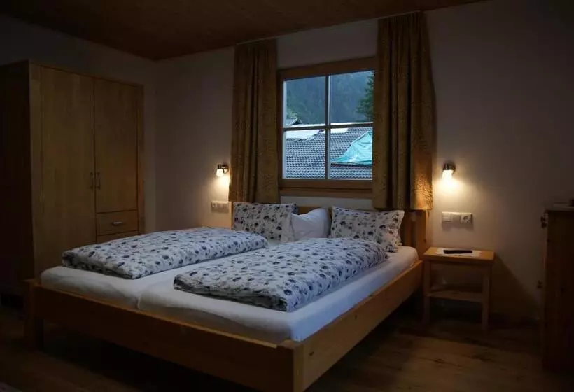 Hotelli Gästehaus Obererlacher