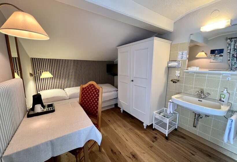 ホテル Haus Schrofenstein