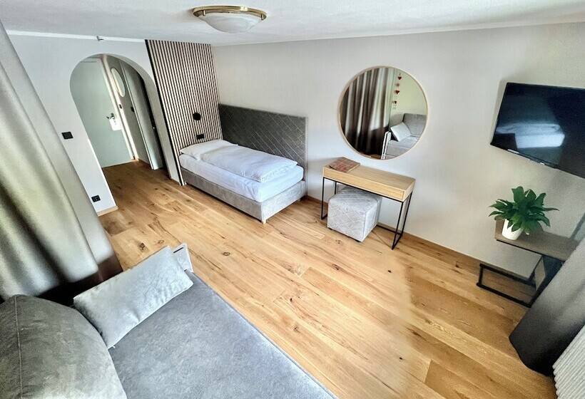 ホテル Haus Schrofenstein