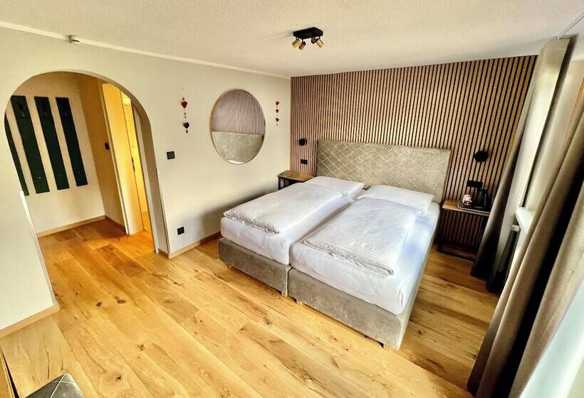 ホテル Haus Schrofenstein