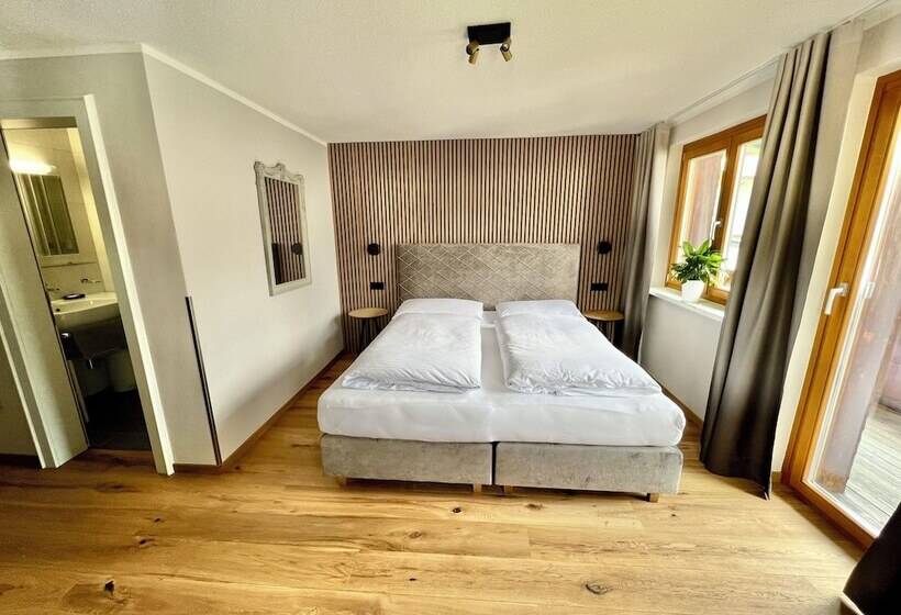 ホテル Haus Schrofenstein