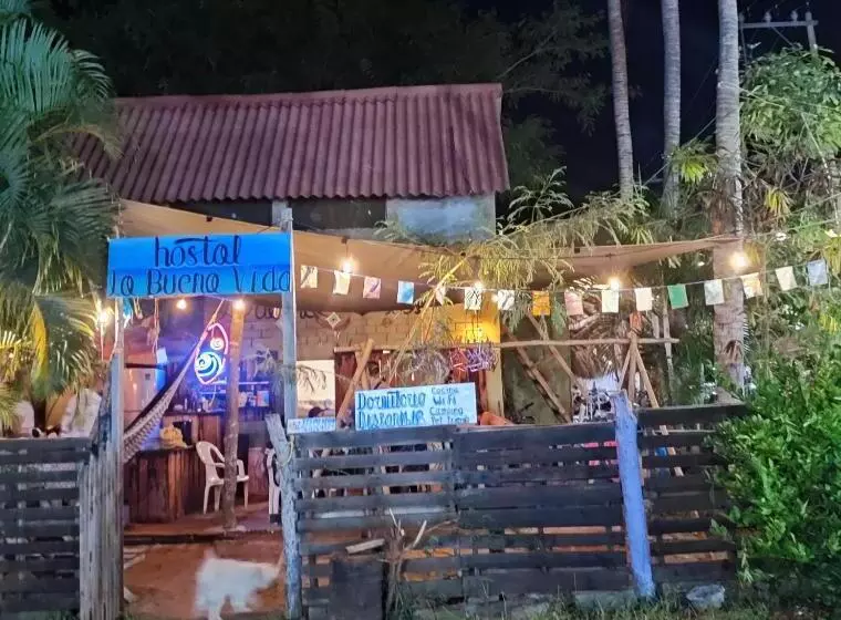 ユースホステル Hostal La Buena Vida