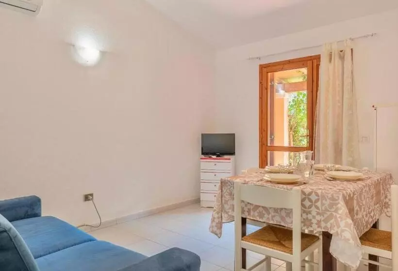 Apartments With Air Conditioning And Private Outdoor Area In The Center Of San Teodoro