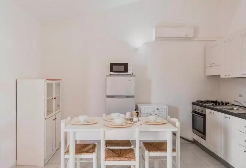 Apartments With Air Conditioning And Private Outdoor Area In The Center Of San Teodoro