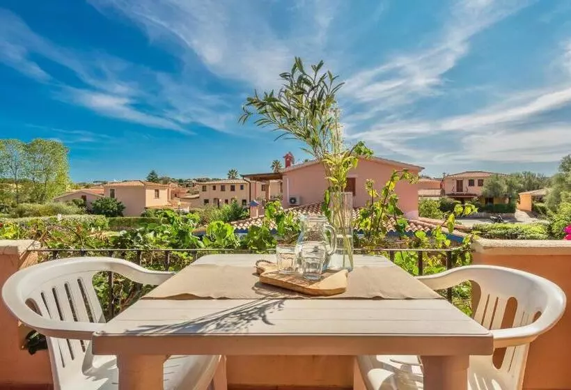 Apartments With Air Conditioning And Private Outdoor Area In The Center Of San Teodoro