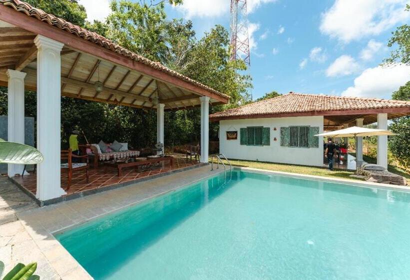 مبيت وإفطار Emel S Retreat By Tropical Magnum   Luxury Boutique Villa