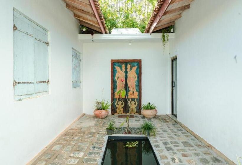 مبيت وإفطار Emel S Retreat By Tropical Magnum   Luxury Boutique Villa