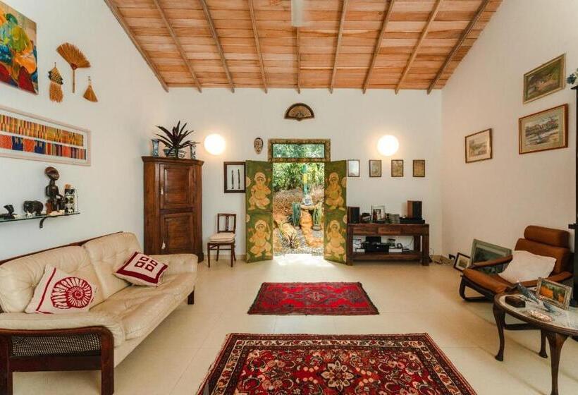 مبيت وإفطار Emel S Retreat By Tropical Magnum   Luxury Boutique Villa