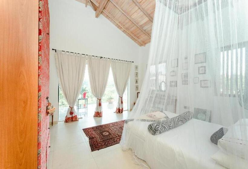 مبيت وإفطار Emel S Retreat By Tropical Magnum   Luxury Boutique Villa