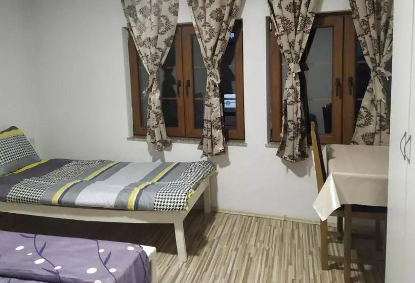 Hostel Ora