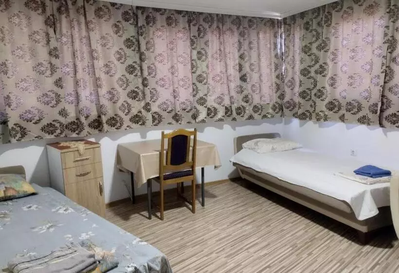 Hostel Ora