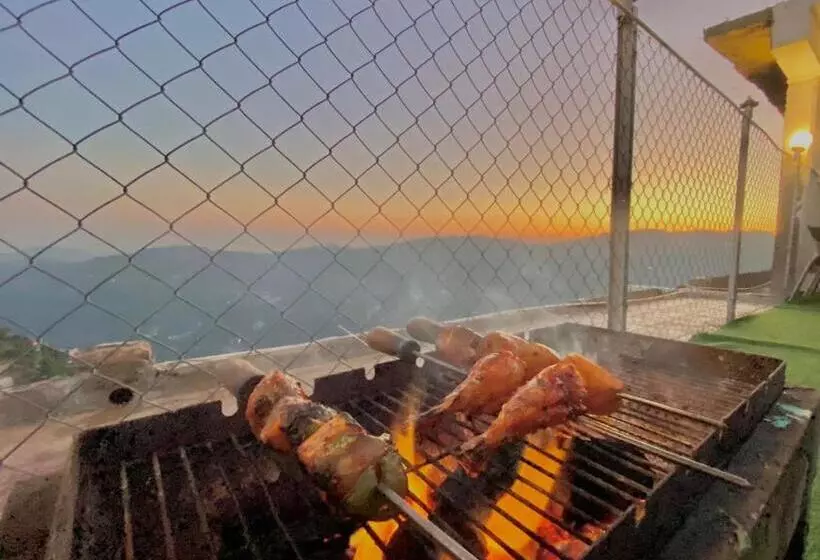 Hotelli Barog Hill Top Inn