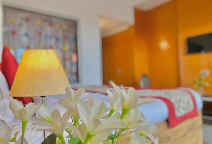 فندق Barog Hill Top Inn