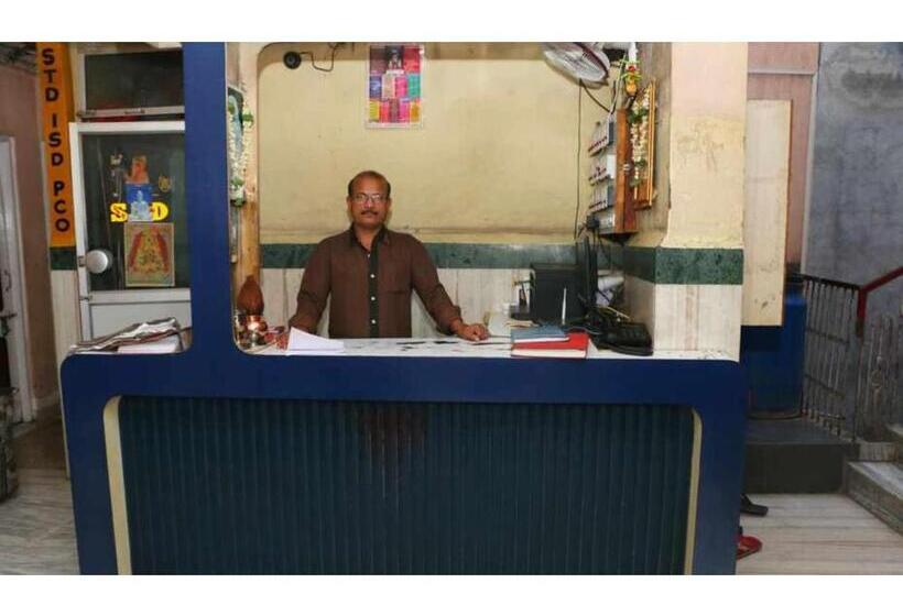 Отель Geeta Lodge, Solapur