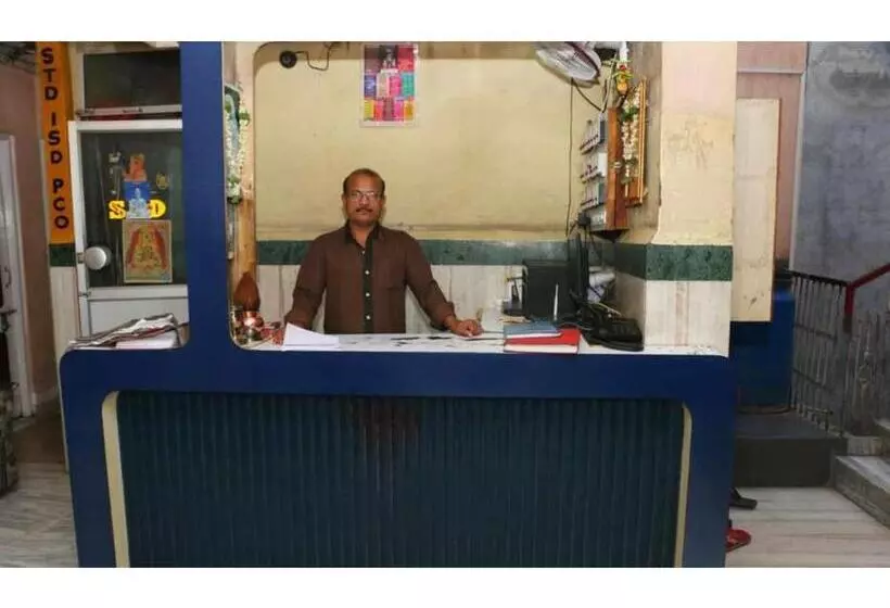 ホテル Geeta Lodge, Solapur