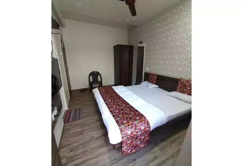 ホテル Geeta Lodge, Solapur