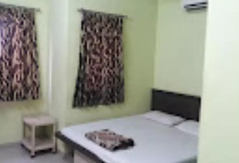 ホテル Kaka Recidency Jalgaon