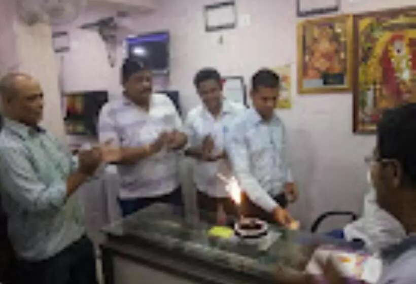 ホテル Kaka Recidency Jalgaon