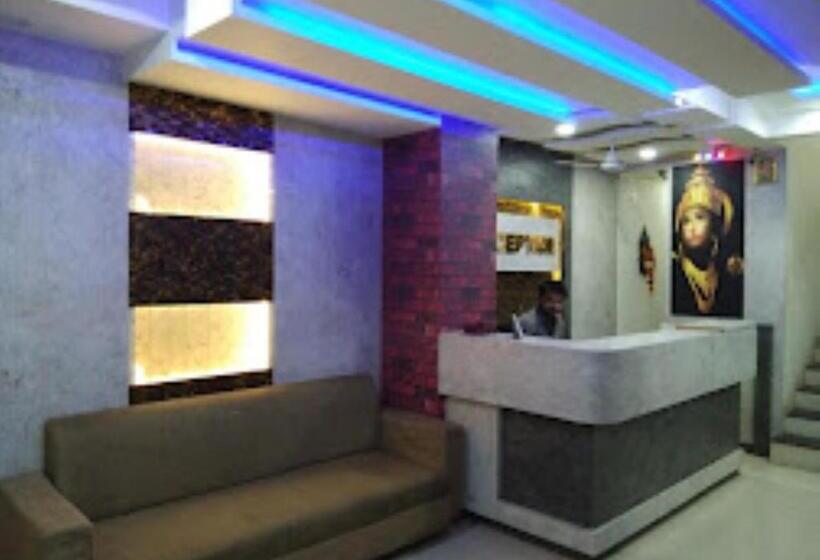 فندق Raj Residency Jalgaon