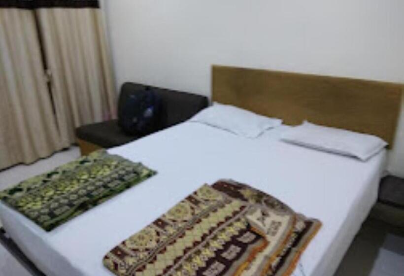 فندق Raj Residency Jalgaon