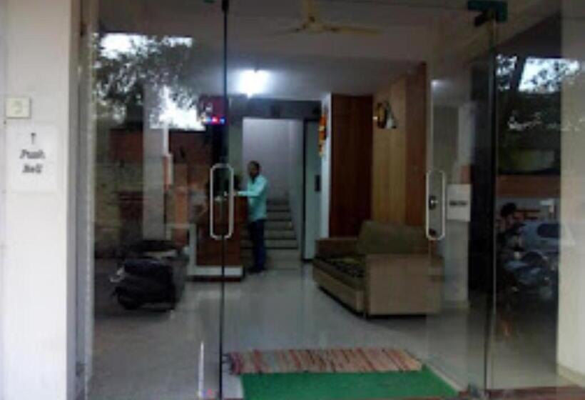 فندق Raj Residency Jalgaon