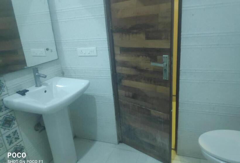 هتل The Pearl Grand   Top Rated ! Most Awarded ! Parking ! Lift ! Luxury Rooms ! Best Selling