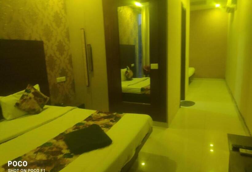 هتل The Pearl Grand   Top Rated ! Most Awarded ! Parking ! Lift ! Luxury Rooms ! Best Selling