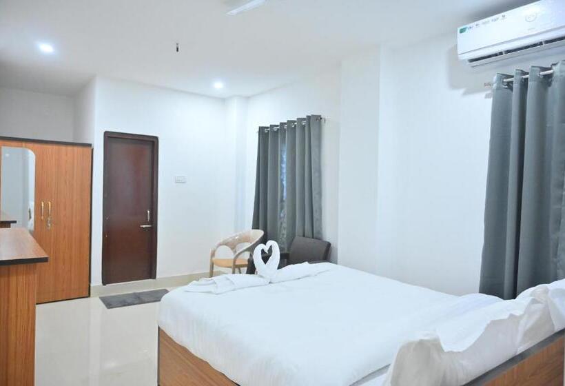 Hotel Collection O The Oviya Grand