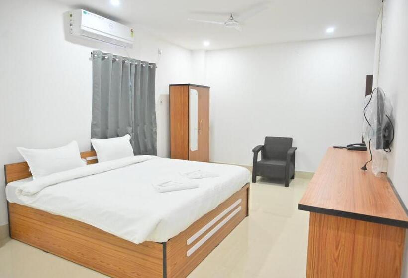 Hotel Collection O The Oviya Grand