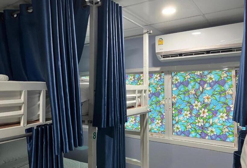 Nacha Hostel, Koh Phi Phi, Krabi. Thailand