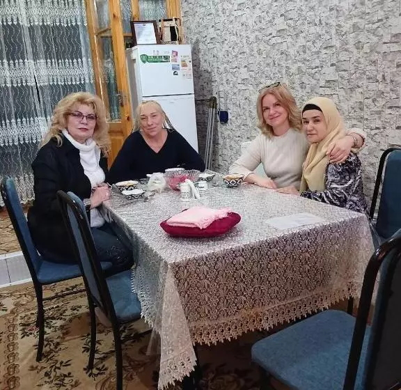 ペンション Qamar Family Guest House