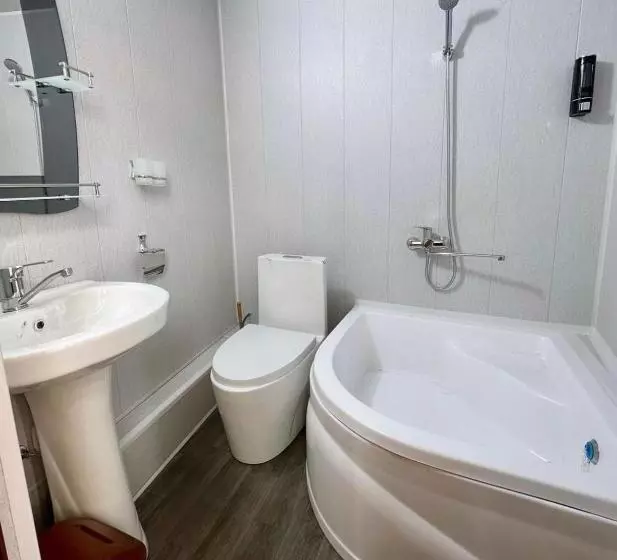 ペンション Qamar Family Guest House