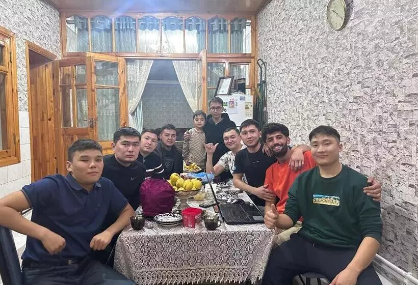 ペンション Qamar Family Guest House