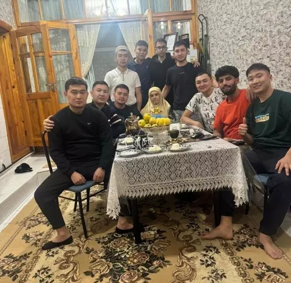 ペンション Qamar Family Guest House