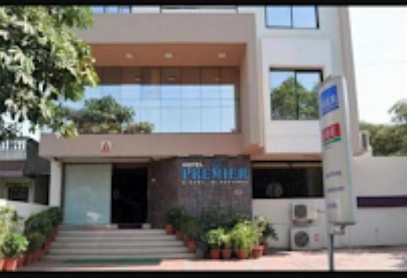 Premier   Hotel In Saket Society Bhusawal