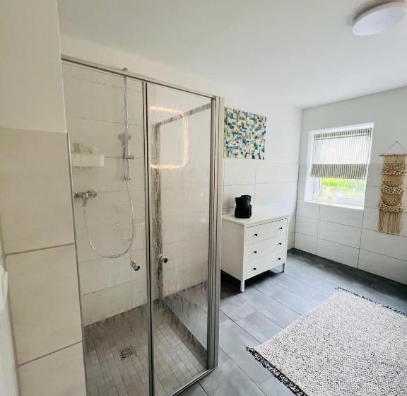 הוסטל Zweibettzimmer Mit Gemeinschaftsbad ,küche & Wohnzimmer