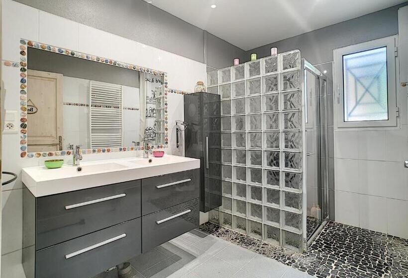 צימר Les Goujatoux Chambre Les Eyzies