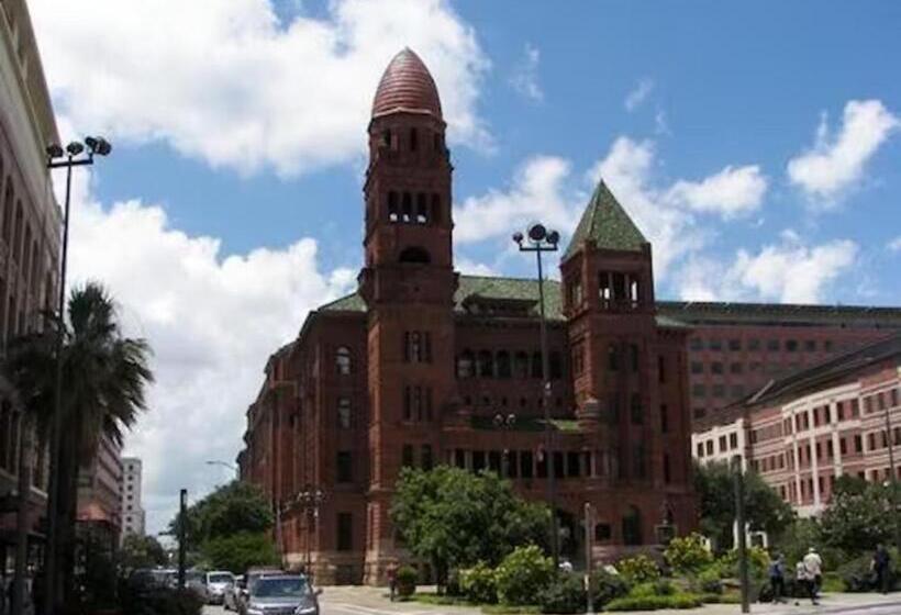 צימר Lux Historic Home Swim Spa Golf Cart