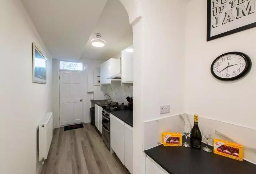 ベッドアンドブレックファースト Premium En Suite Double Bedrooms In Central Maidstone With Breakfast