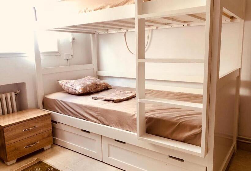 Hostel La Corniche